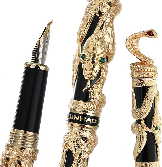 सोने की कलम को साँप कोबरा स्याही की कलम से सजाया गया है