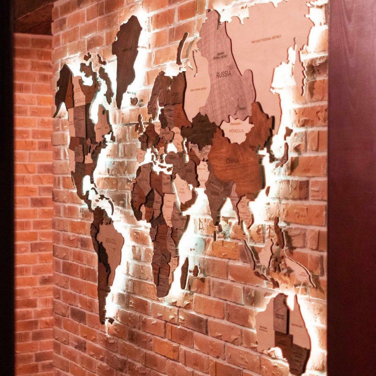 एलईडी रोशनी के साथ लकड़ी की दुनिया का नक्शा दीवार कला