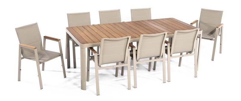 शानदार डिज़ाइन में कुर्सियों के साथ बड़े बगीचे की डाइनिंग टेबल।